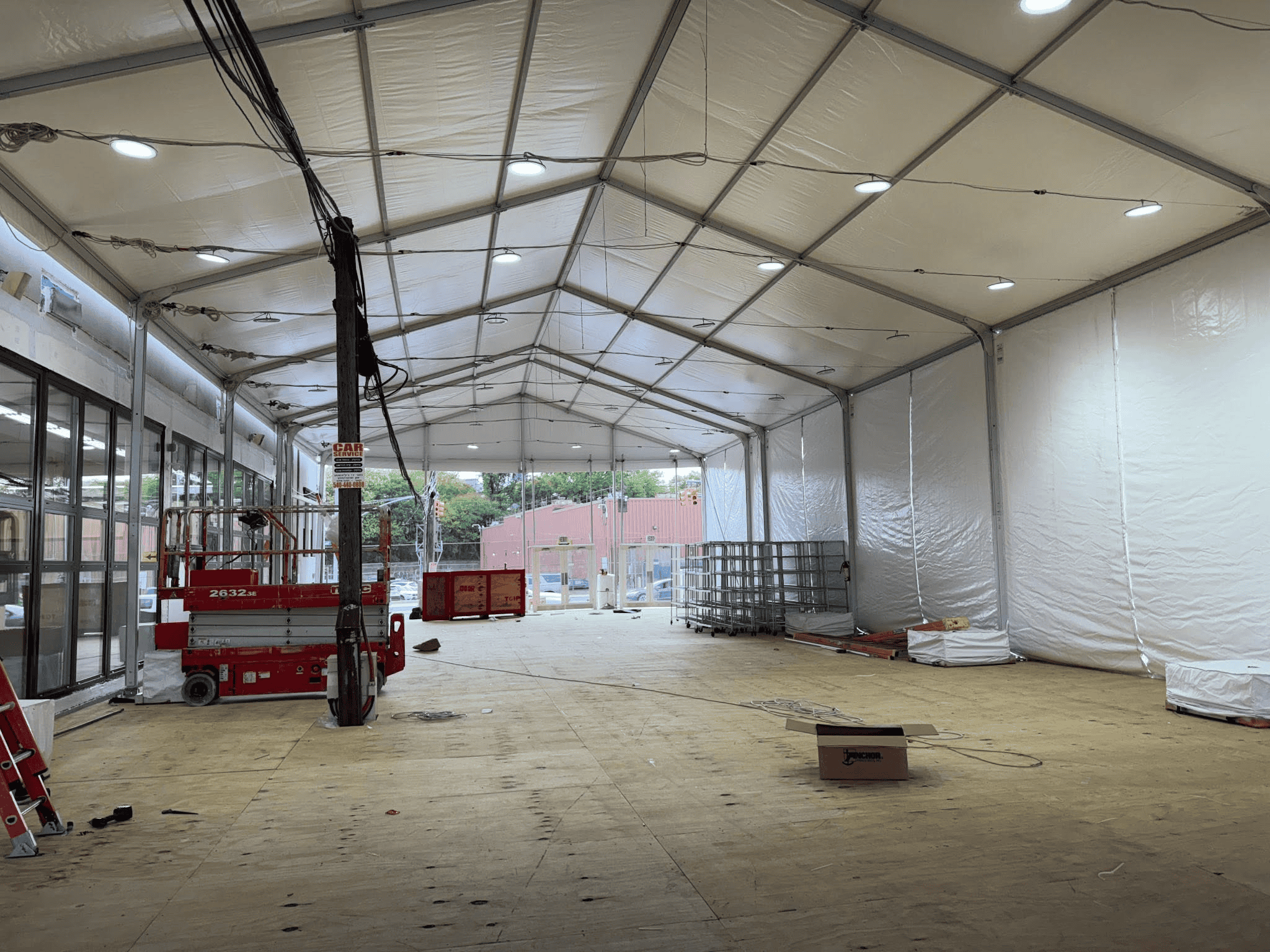 Clearspan structure tent with an aluminum box beam frame and an open floor with no interior poles