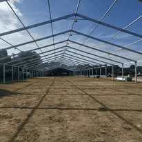 Structure tent seen from outside with straight walls and a tensioned roof